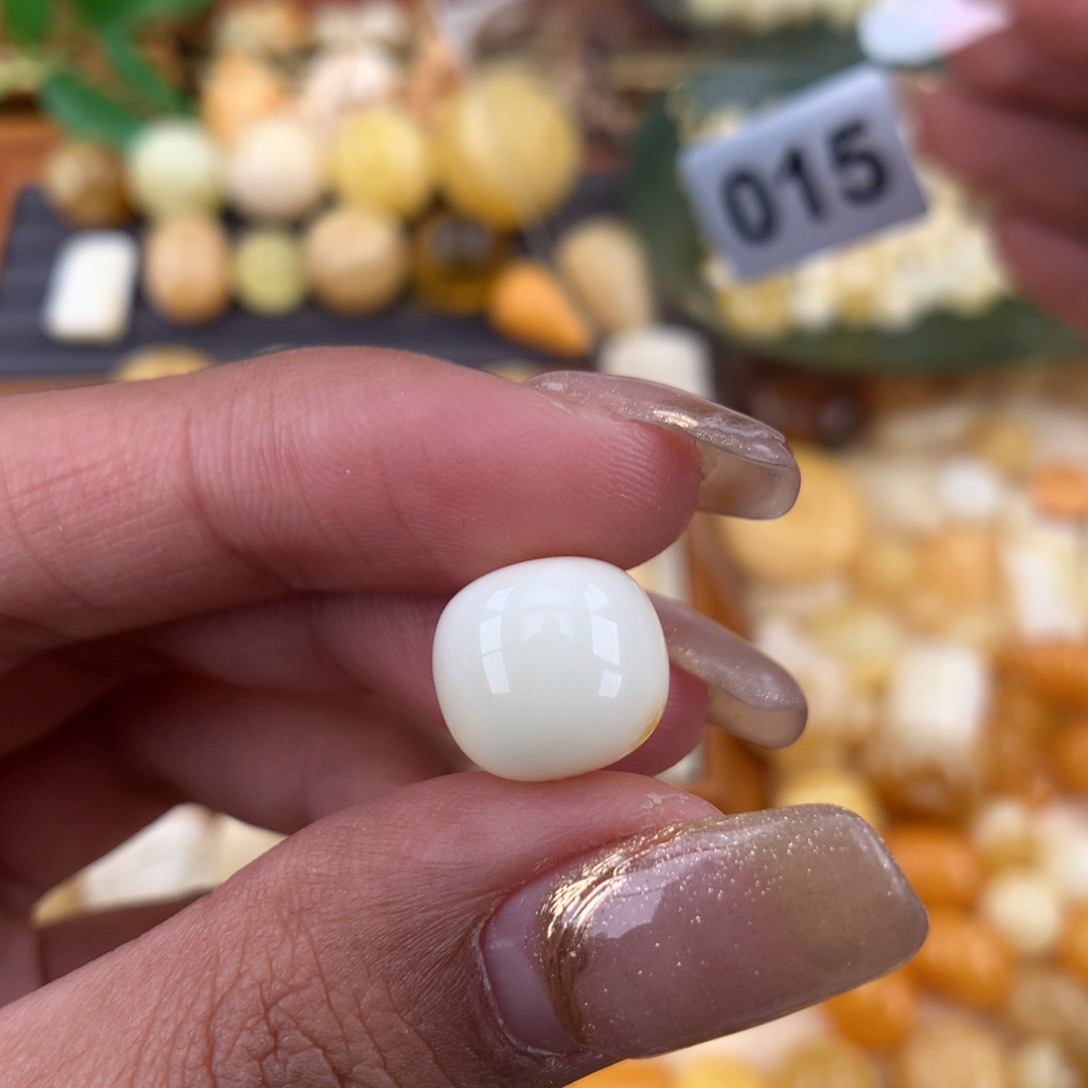 琥珀珠宝奇石未镶嵌11.7