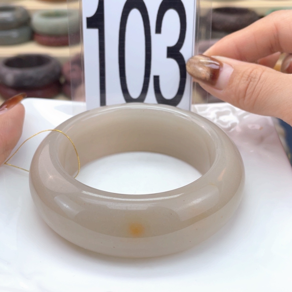 【闪购商品】石英质玉手镯未镶嵌