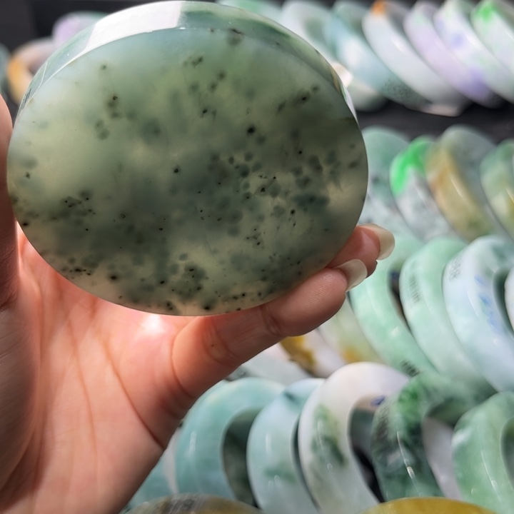 定制翡翠未镶嵌翡翠手镯