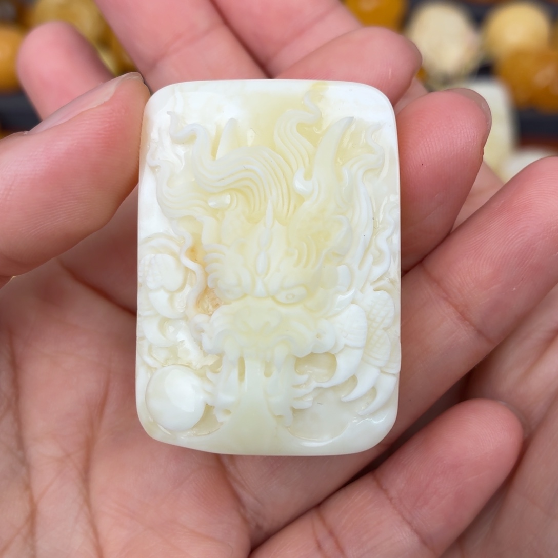 蜜蜡未镶嵌吊坠(不含链)龙牌