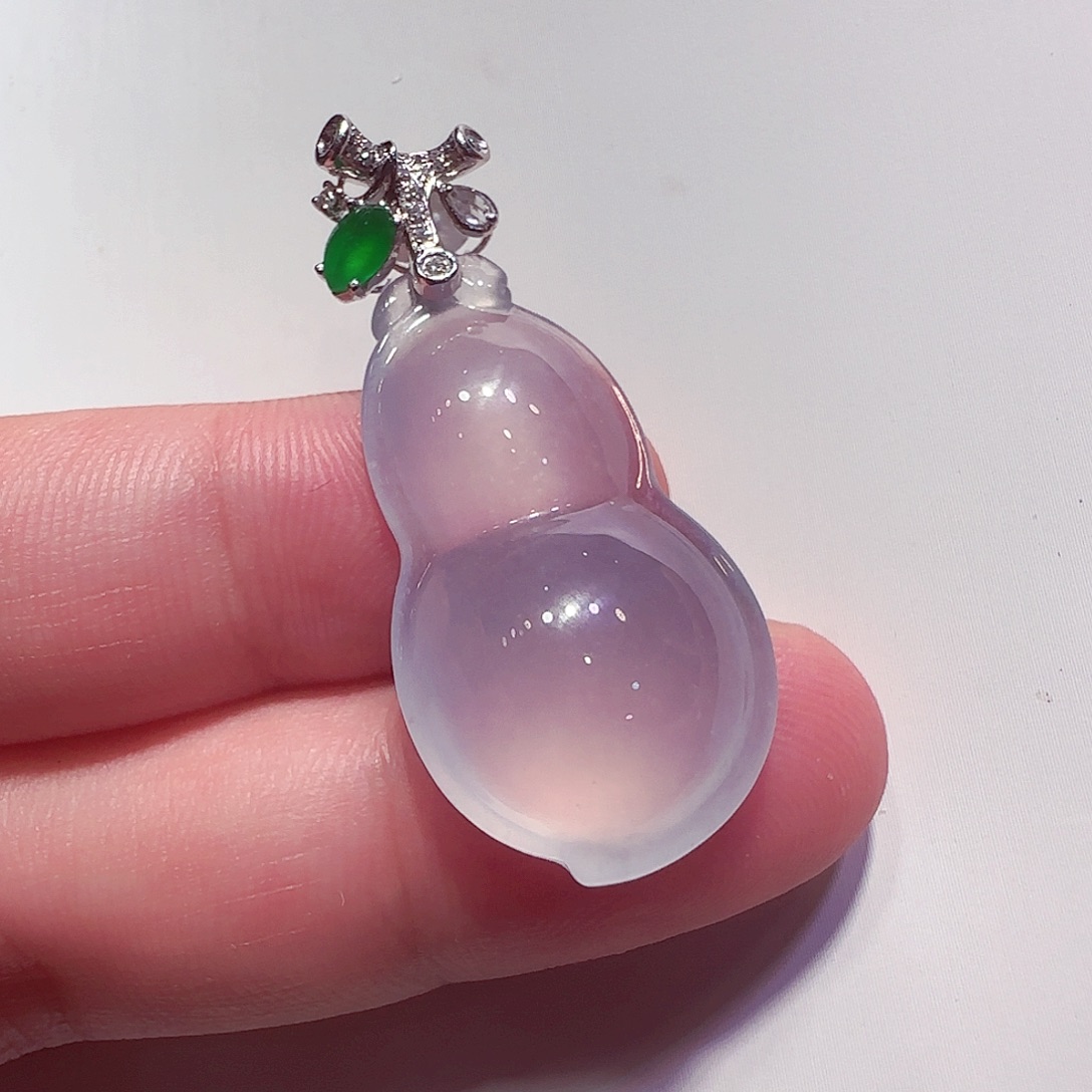 翡翠18K金镶嵌颈饰吊坠