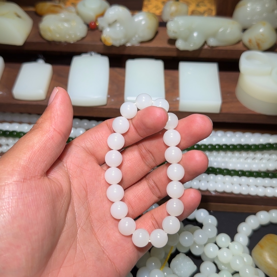 乐***乐和田玉未镶嵌手链