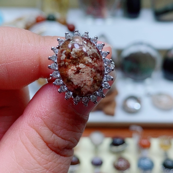 水晶颈饰未镶嵌一****?水晶