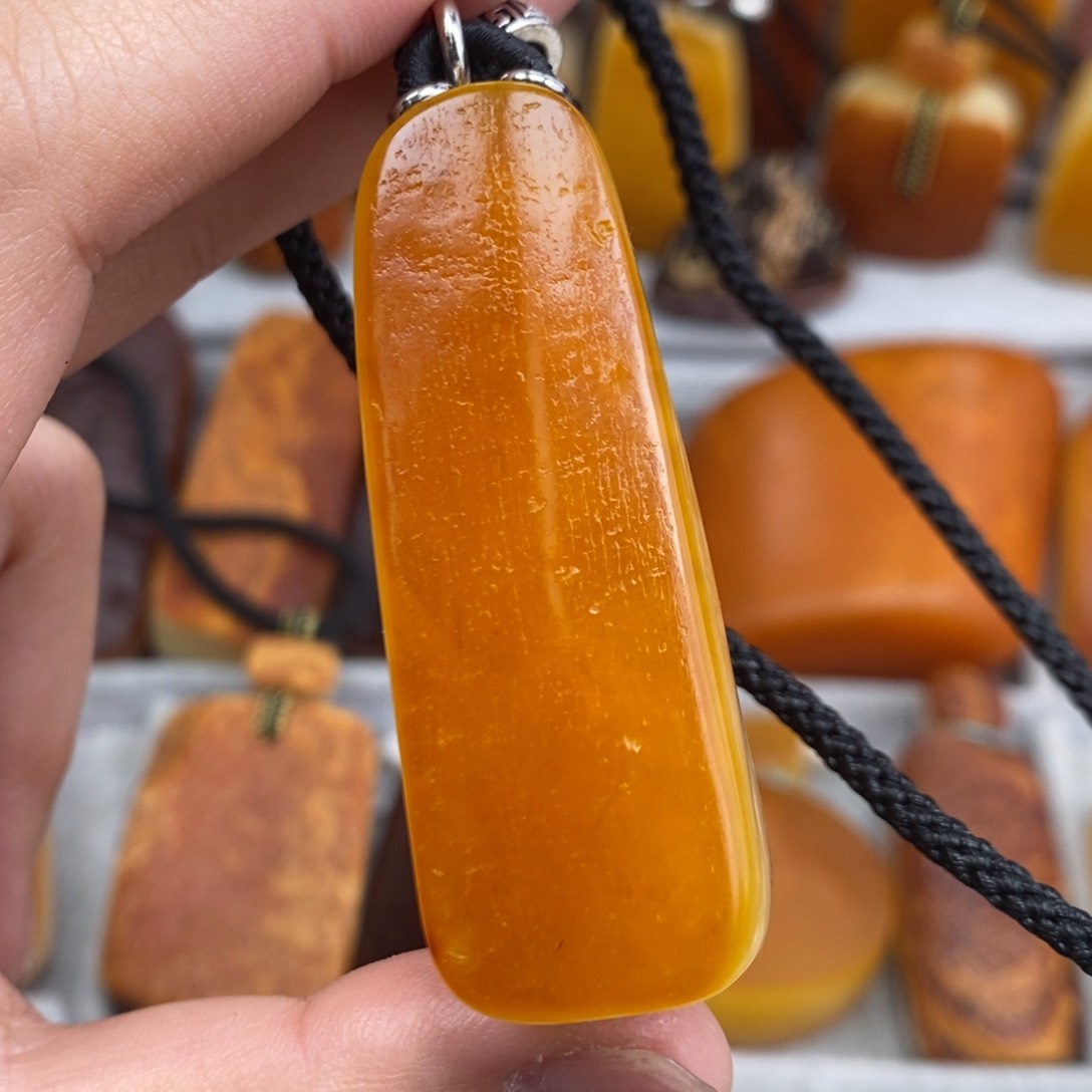 琥珀吊坠(赠链)未镶嵌