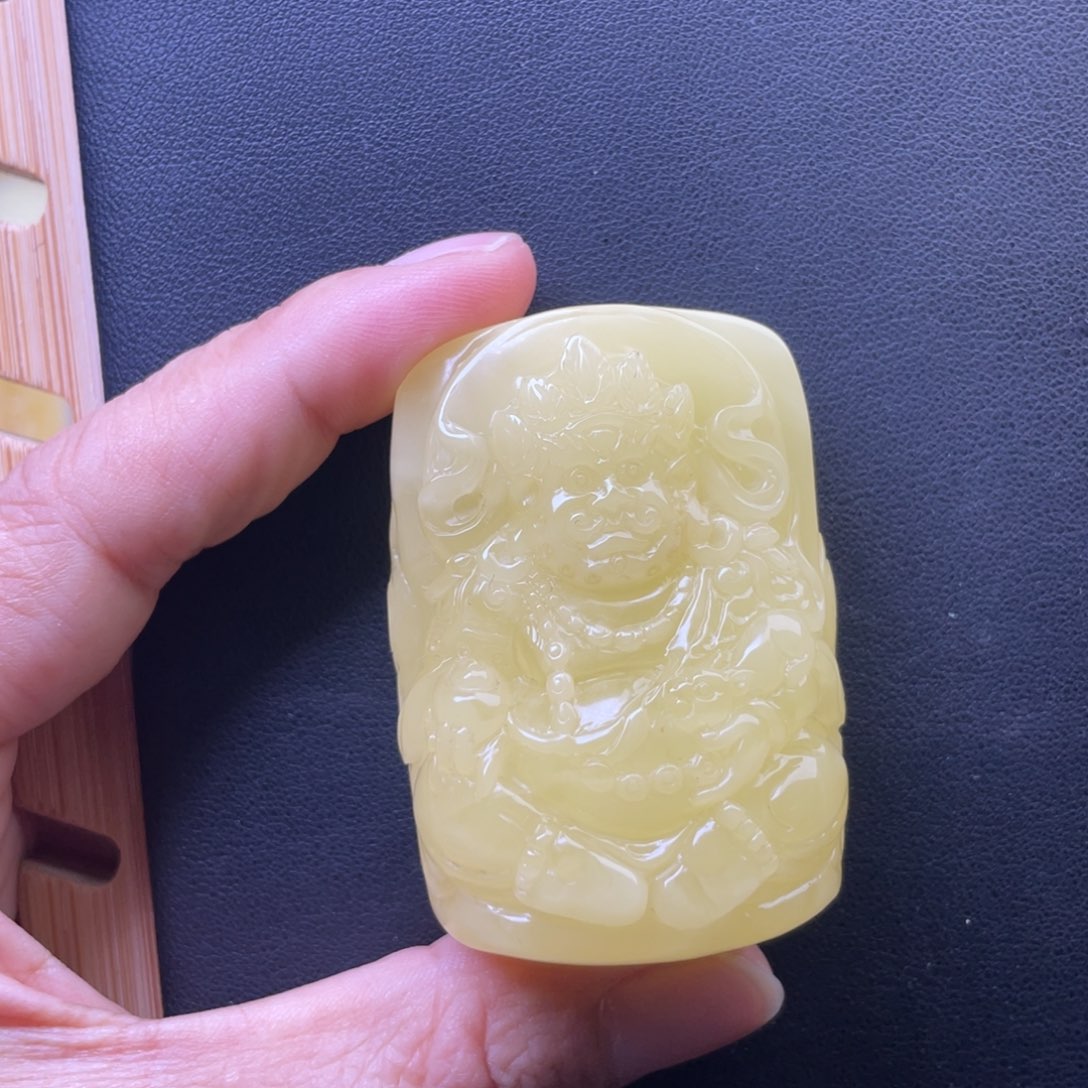 琥珀未镶嵌颈饰天然的琥珀蜜蜡