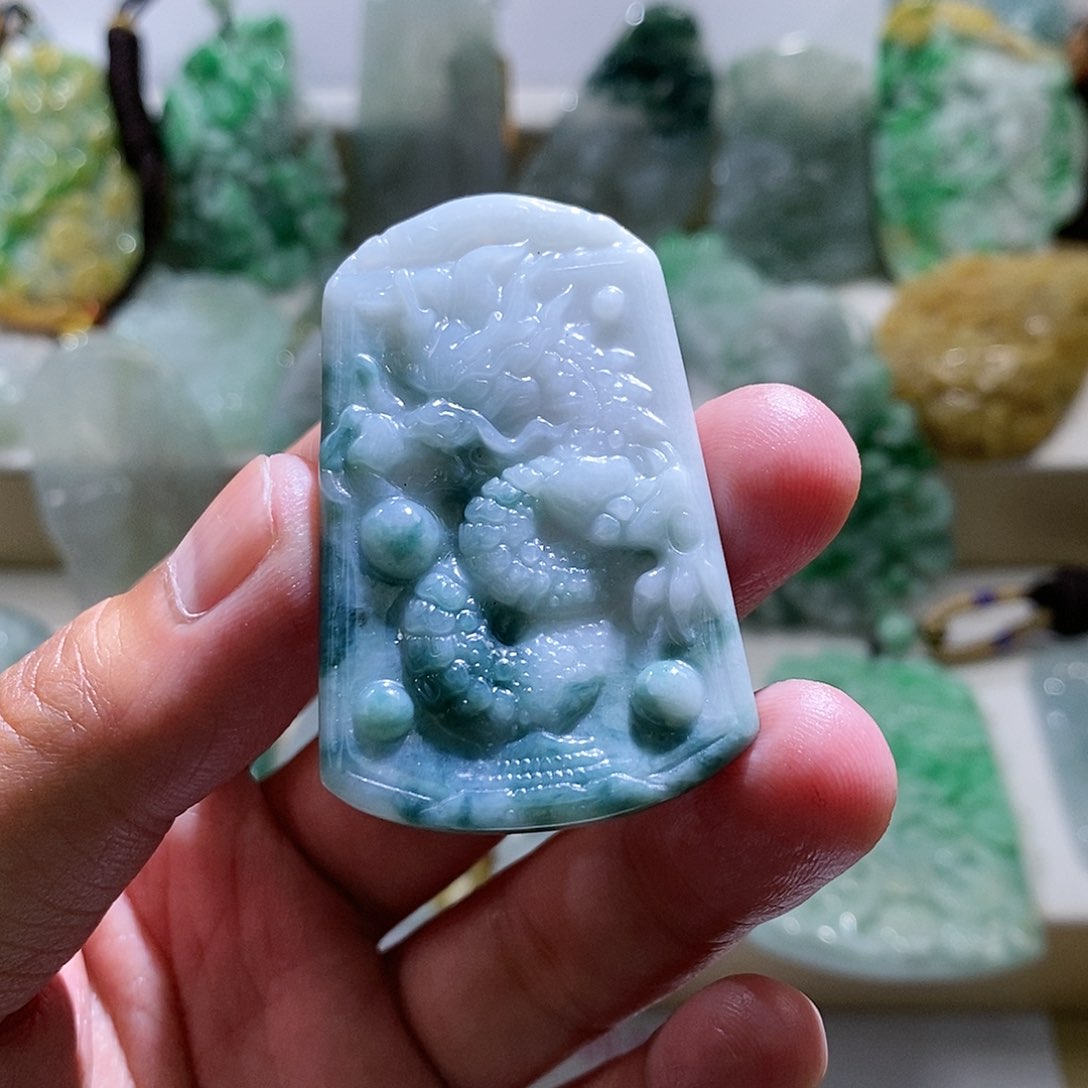 【闪购商品】翡翠颈饰未镶嵌龙牌