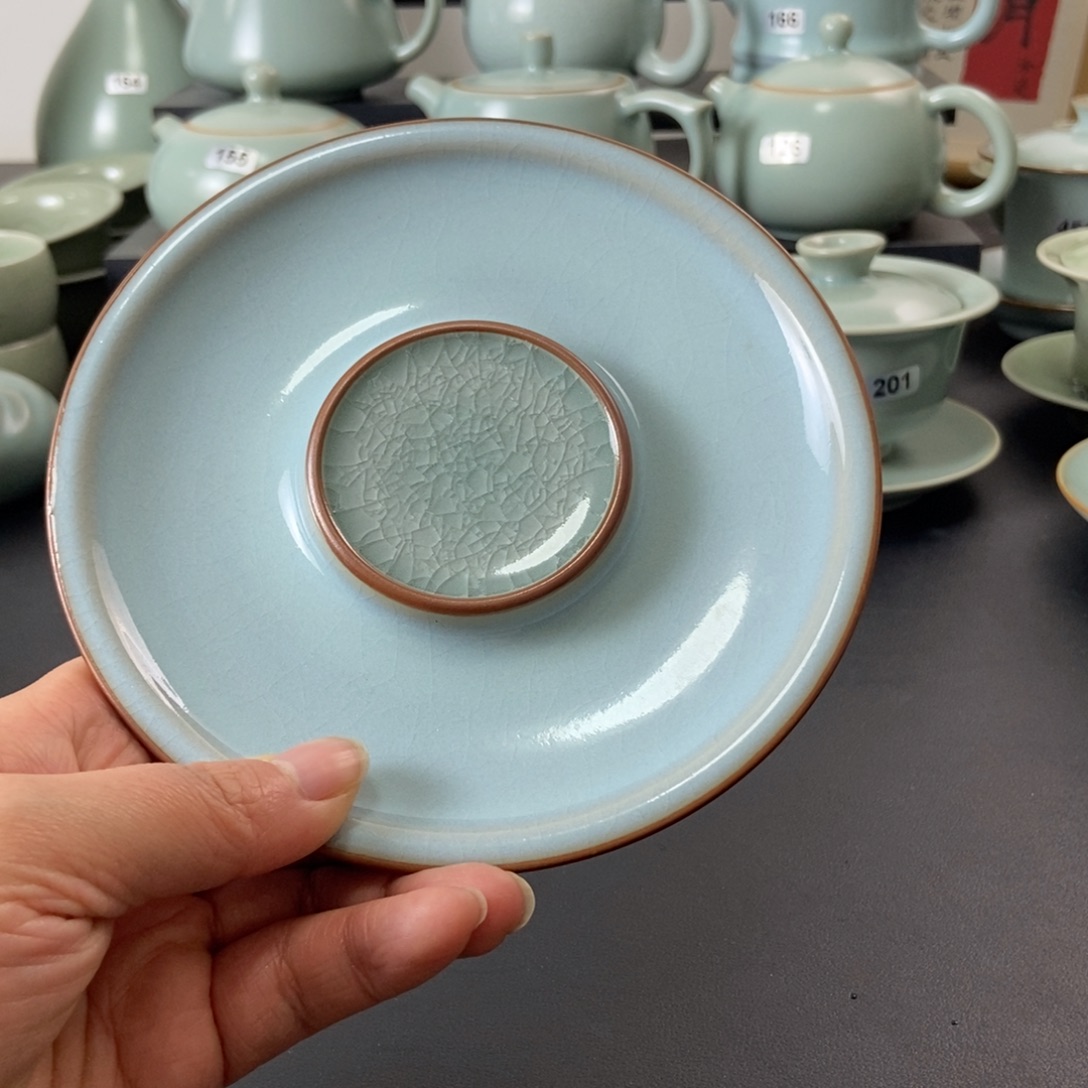 微瑕天青釉的底拖