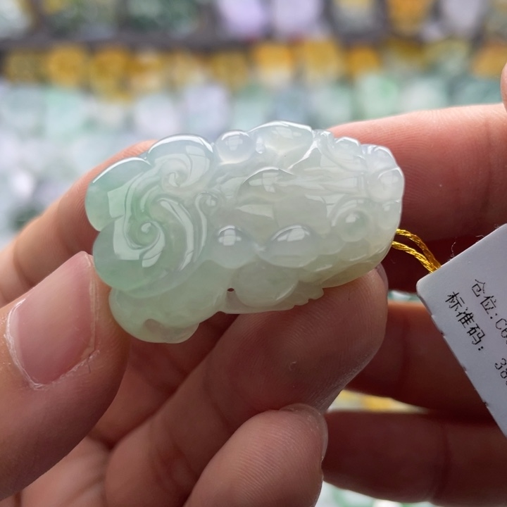 翡翠颈饰未镶嵌貔貅