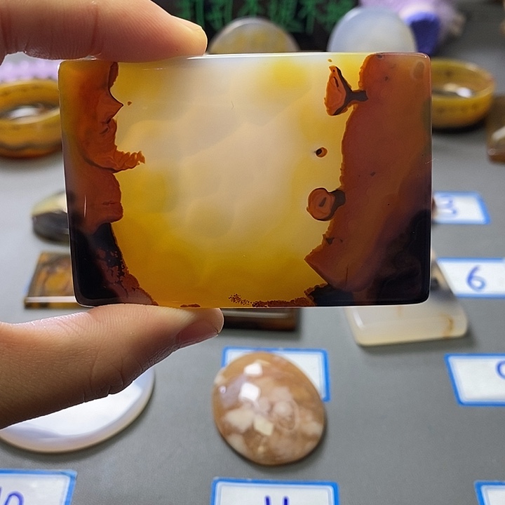 二***情玛瑙/玉髓未镶嵌珠宝半成品