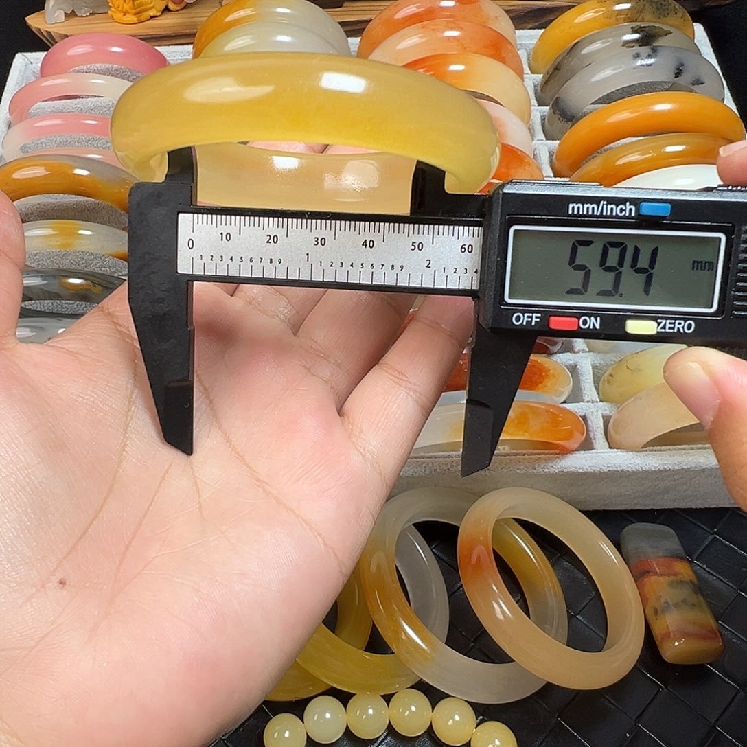 石英质玉（黄龙玉）未镶嵌手镯