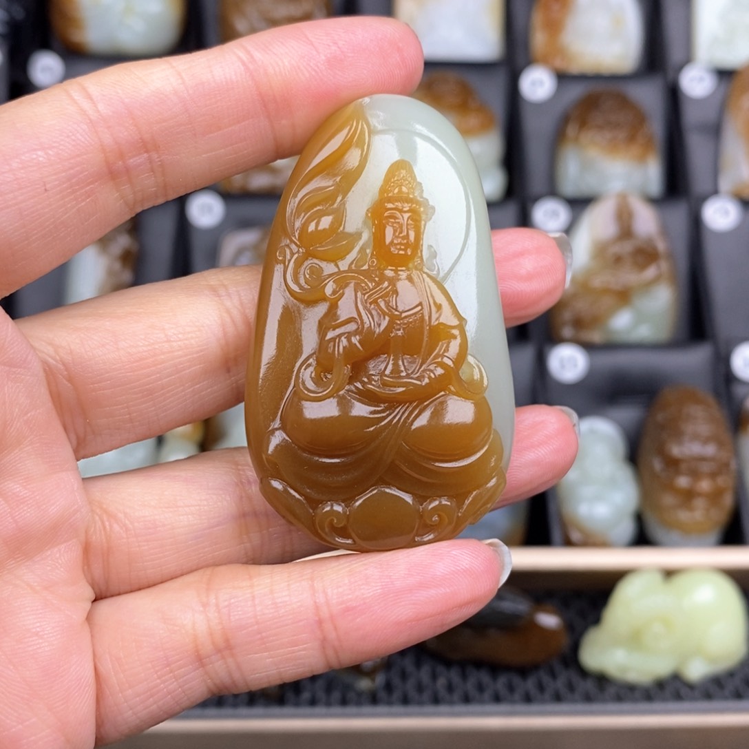 和田玉颈饰未镶嵌董*林