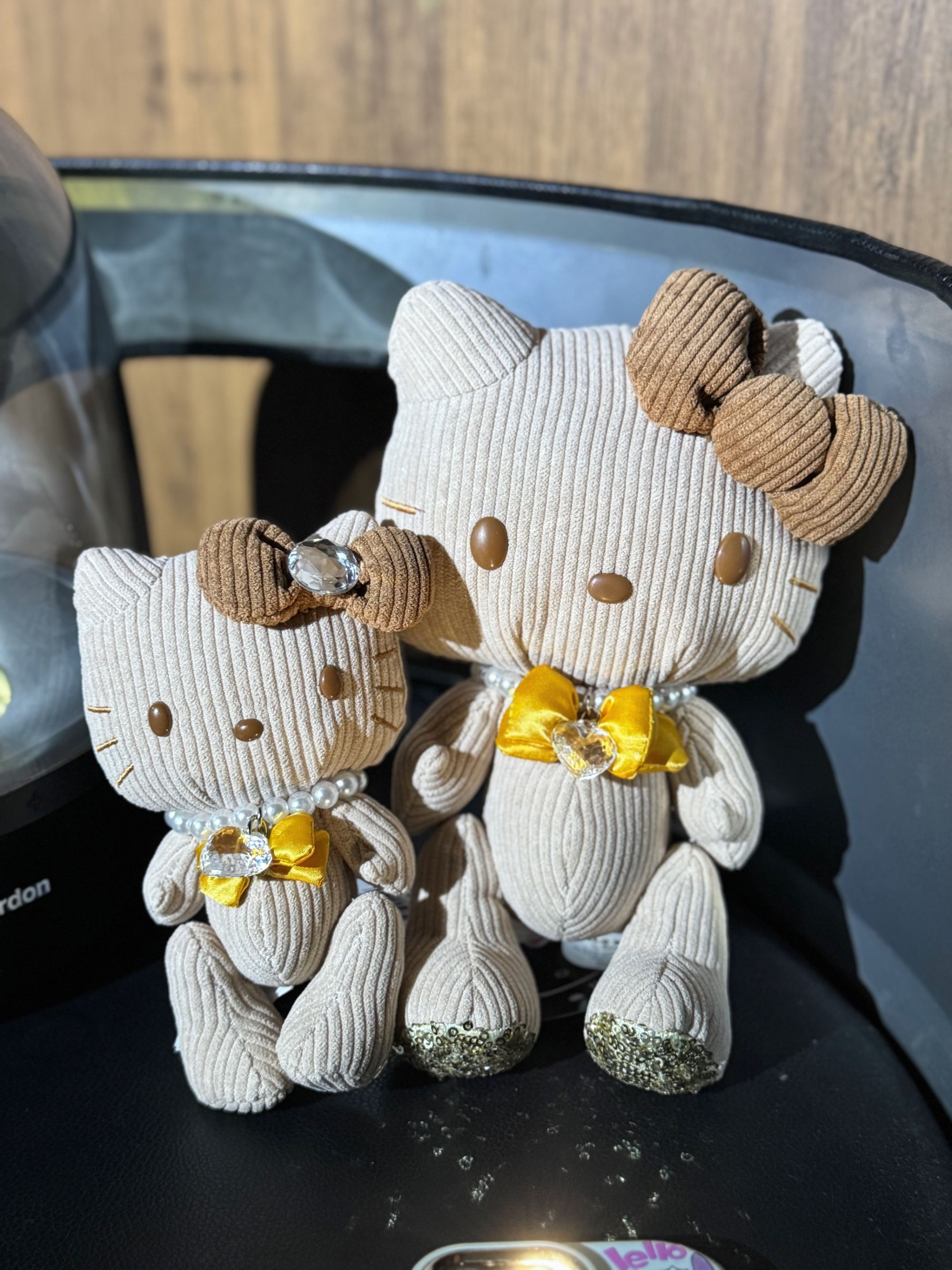 【富婆专享】美版三丽鸥hellokitty珠光宝气毛绒公仔挂件卡其色