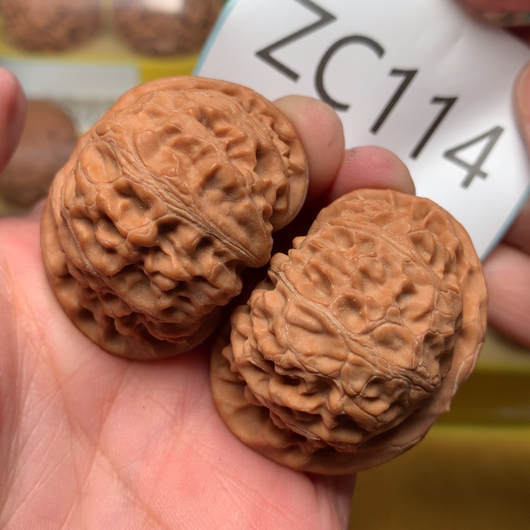 文玩核桃把件红皮肉球宫灯42