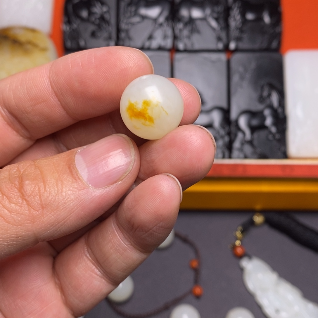 和田玉未镶嵌车挂