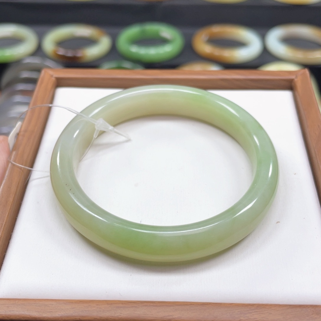 和田玉手镯未镶嵌53