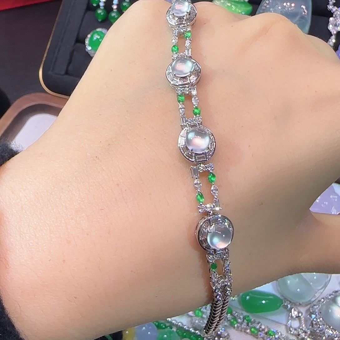 翡翠18K金镶嵌戒指