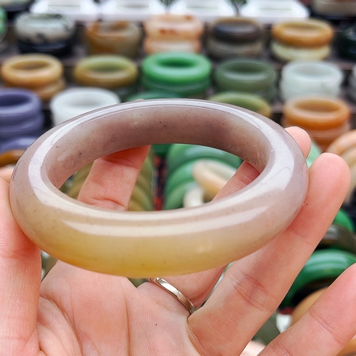 未镶嵌手镯（圆镯）石英质玉