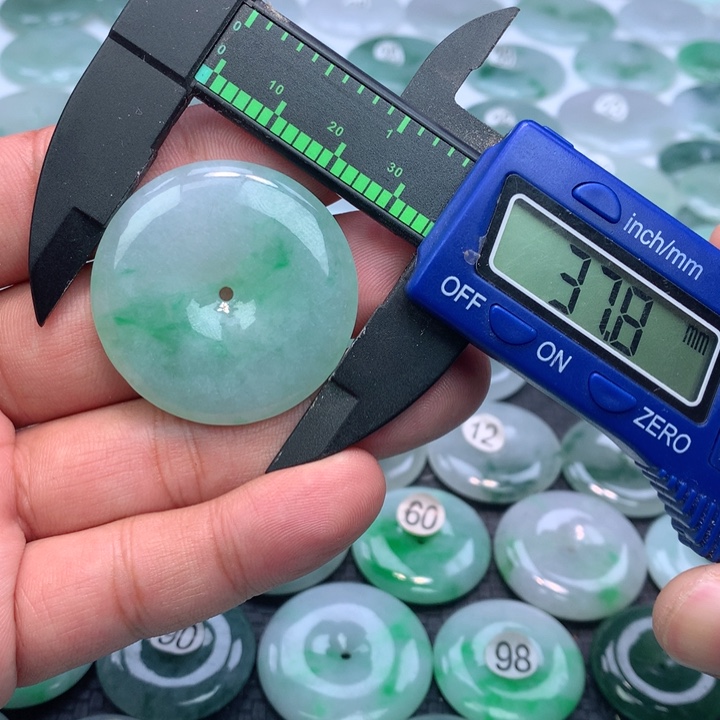 翡翠颈饰未镶嵌缅甸天然A货翡翠