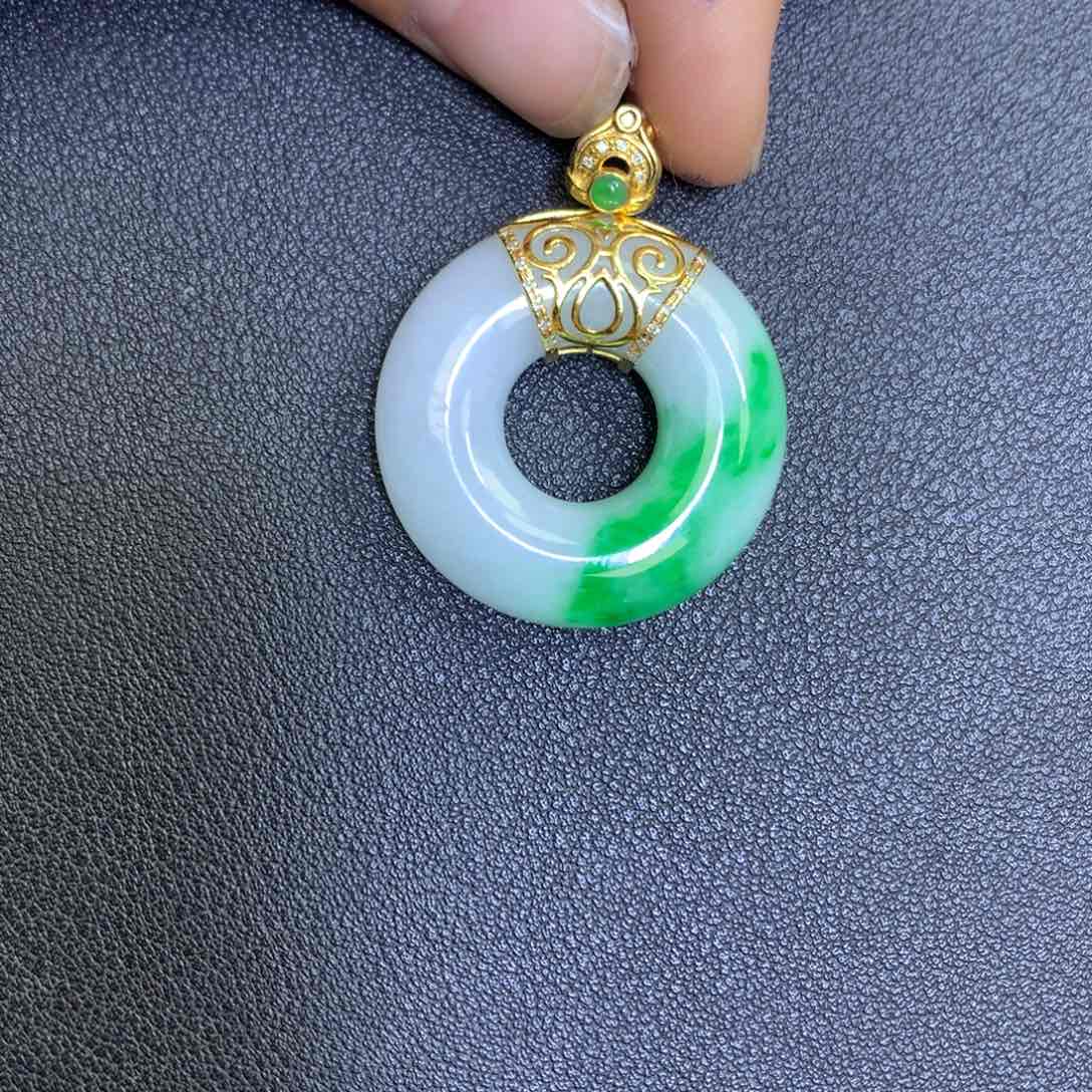 翡翠颈饰18K金镶嵌翡翠