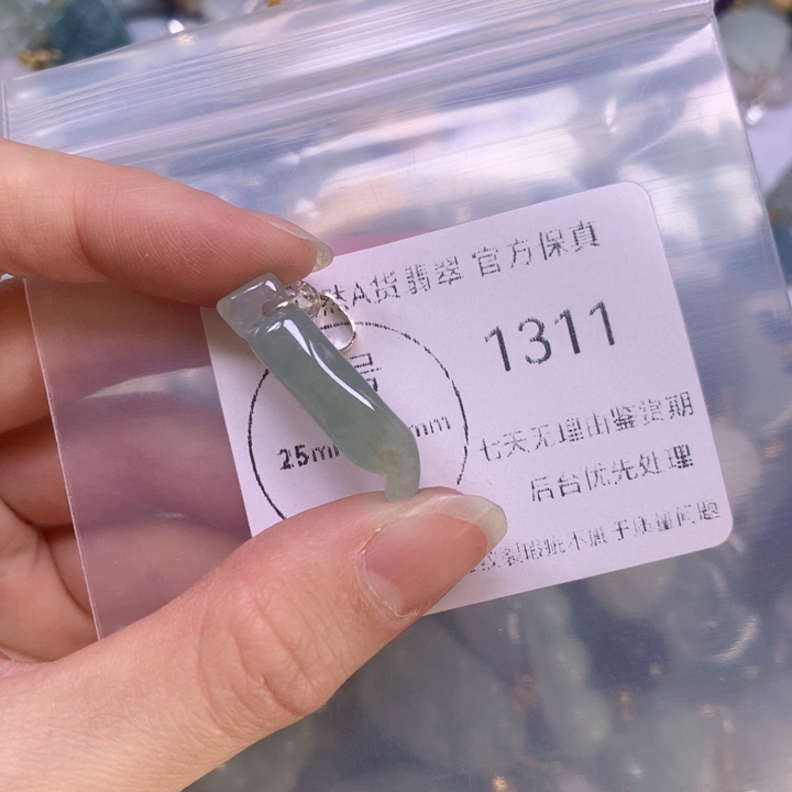 翡翠颈饰9K金镶嵌翡翠