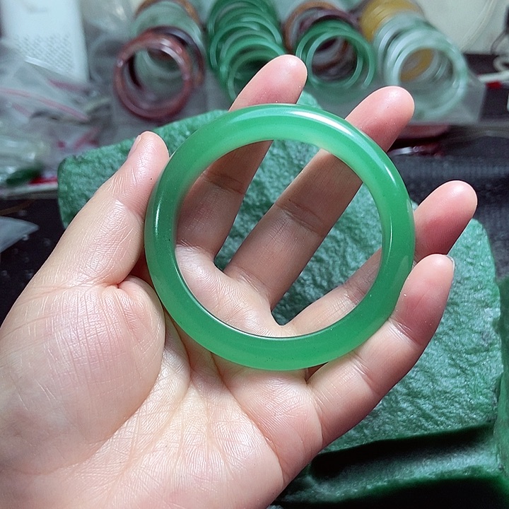 新疆东陵玉手镯55圈口