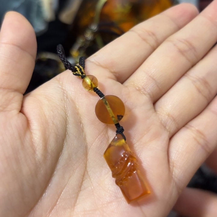 琥珀未镶嵌裸石吊坠