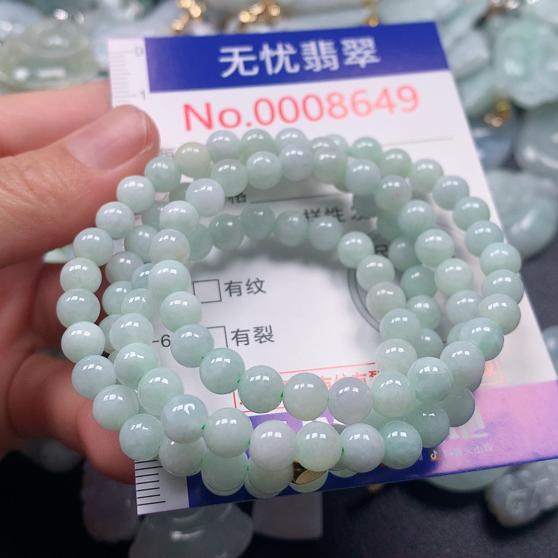 颈饰未镶嵌翡翠 