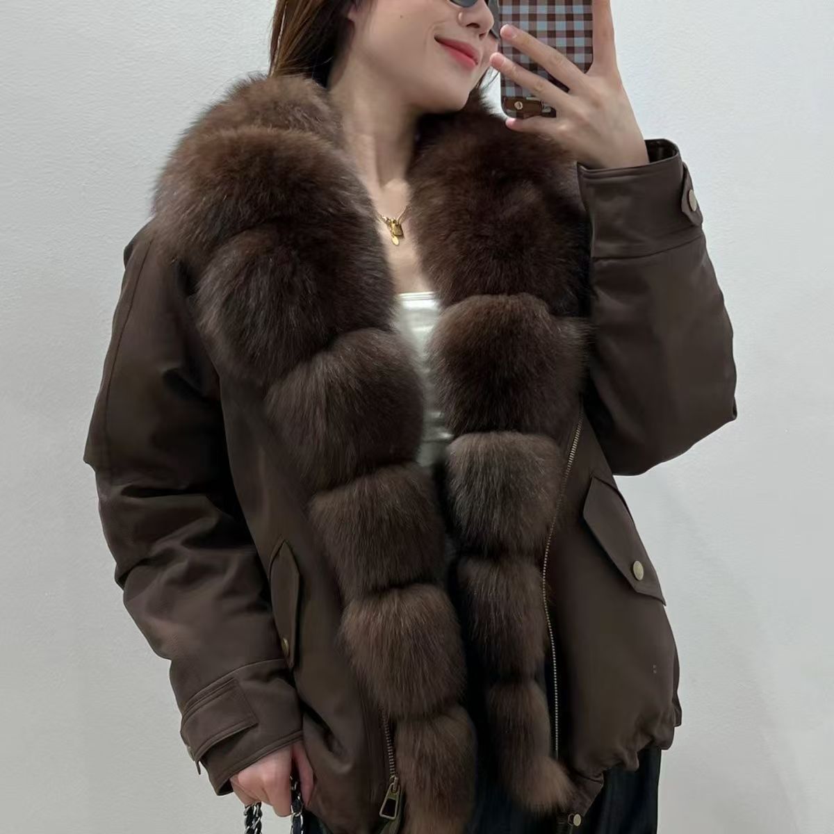 2025新款冬季女款狐狸毛领鹅绒派克外套短款保暖宽松奢华