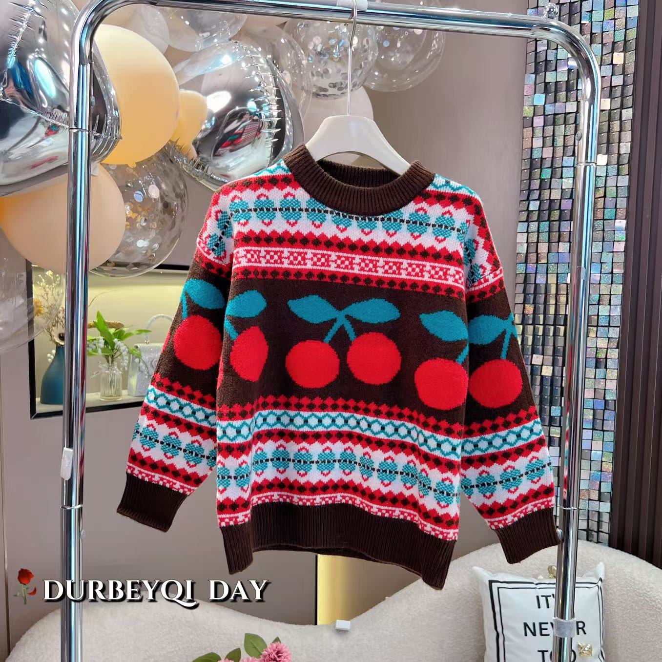 DURBEYQI/朵贝奇女童2025冬款条纹樱桃花纹百搭时尚毛衣5115