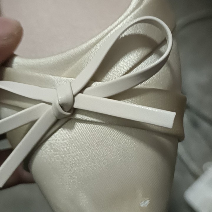 (有瑕)新款甜美蝴蝶结韩版浅口尖头通勤高跟鞋女鞋