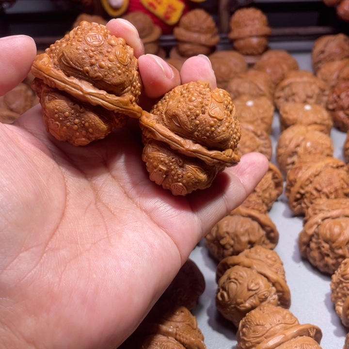 ㈦****蛤蟆头雕刻的金蟾