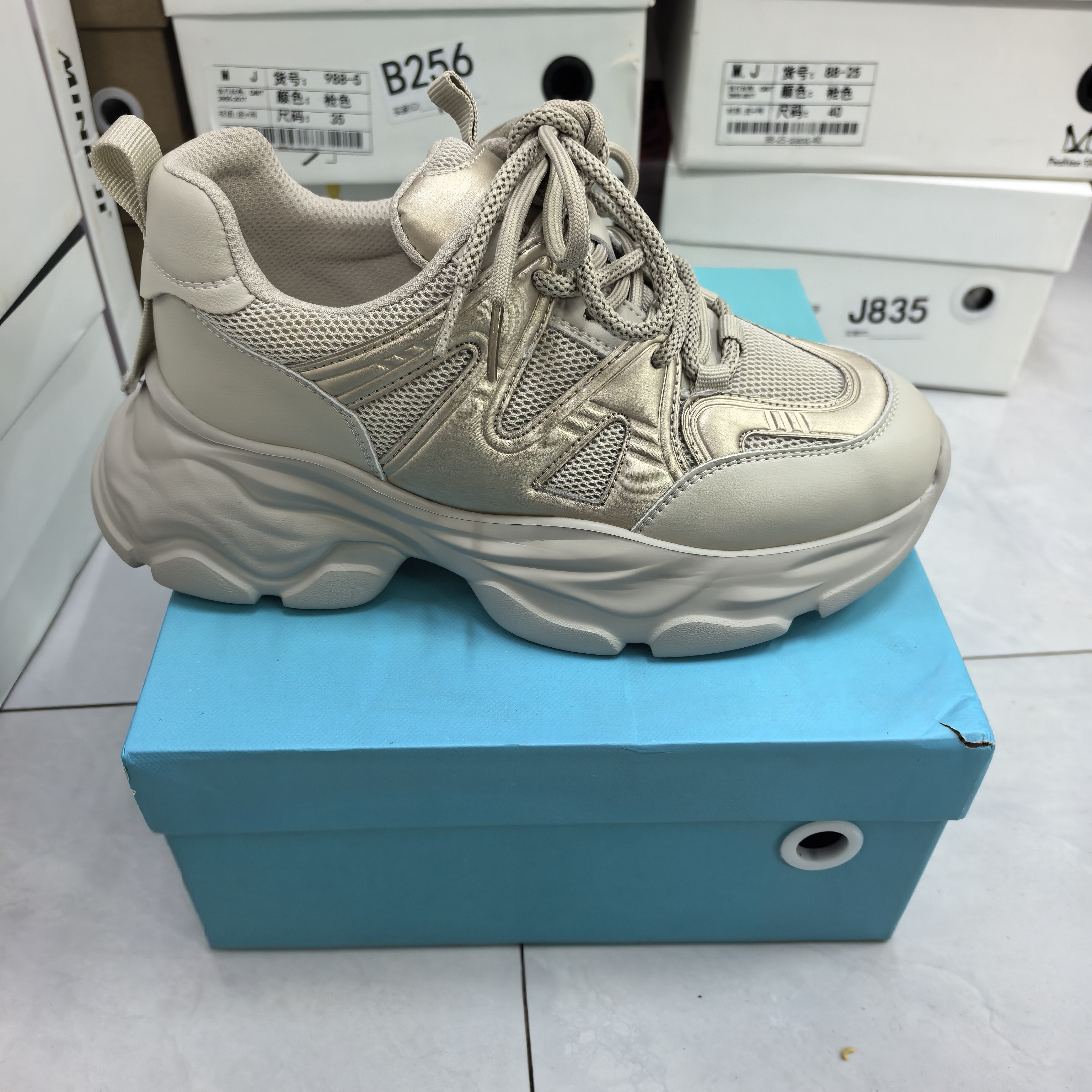 8515秋季皮面时尚休闲潮流百搭女鞋