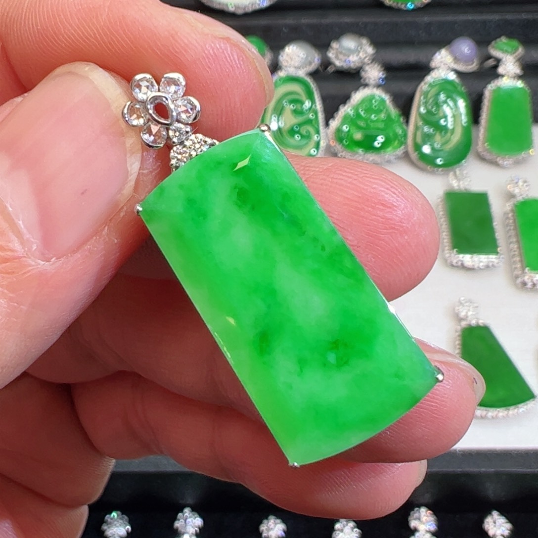 翡翠吊坠(不含链)18K金镶嵌