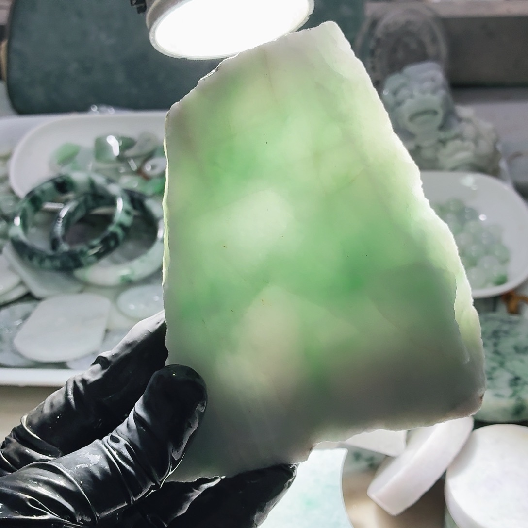 翡翠未镶嵌颈饰边角料