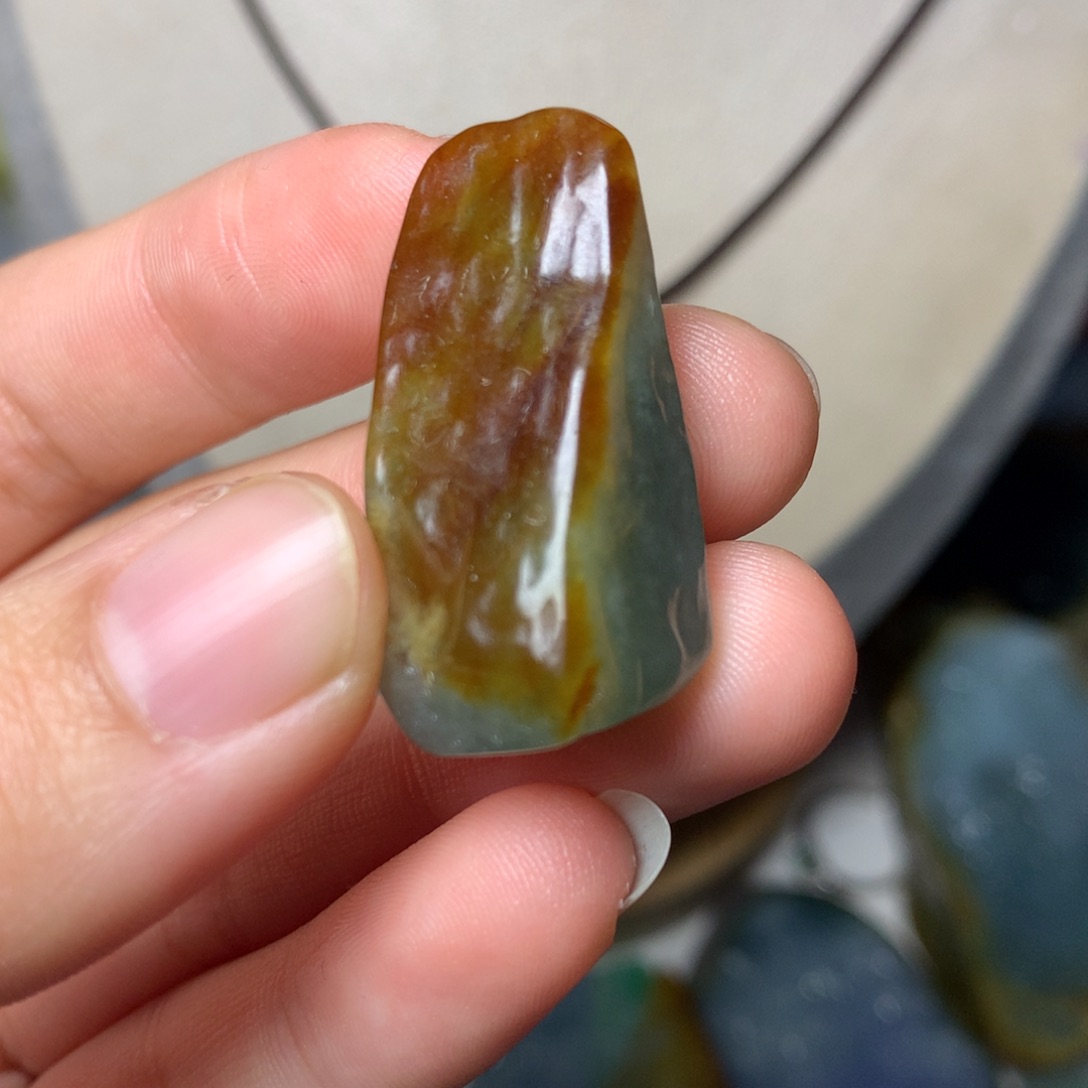 翡翠颈饰未镶嵌张**?吊坠