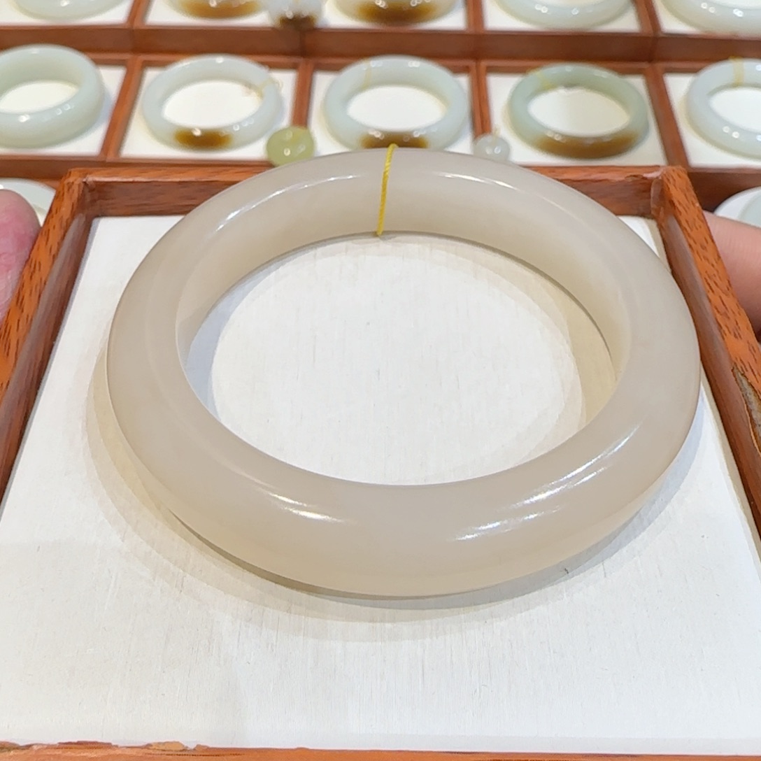 和田玉手镯未镶嵌青海浓藕粉54 55 56