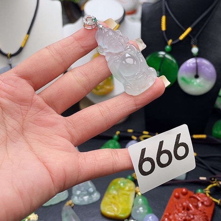 吊坠(赠链)未镶嵌翡翠