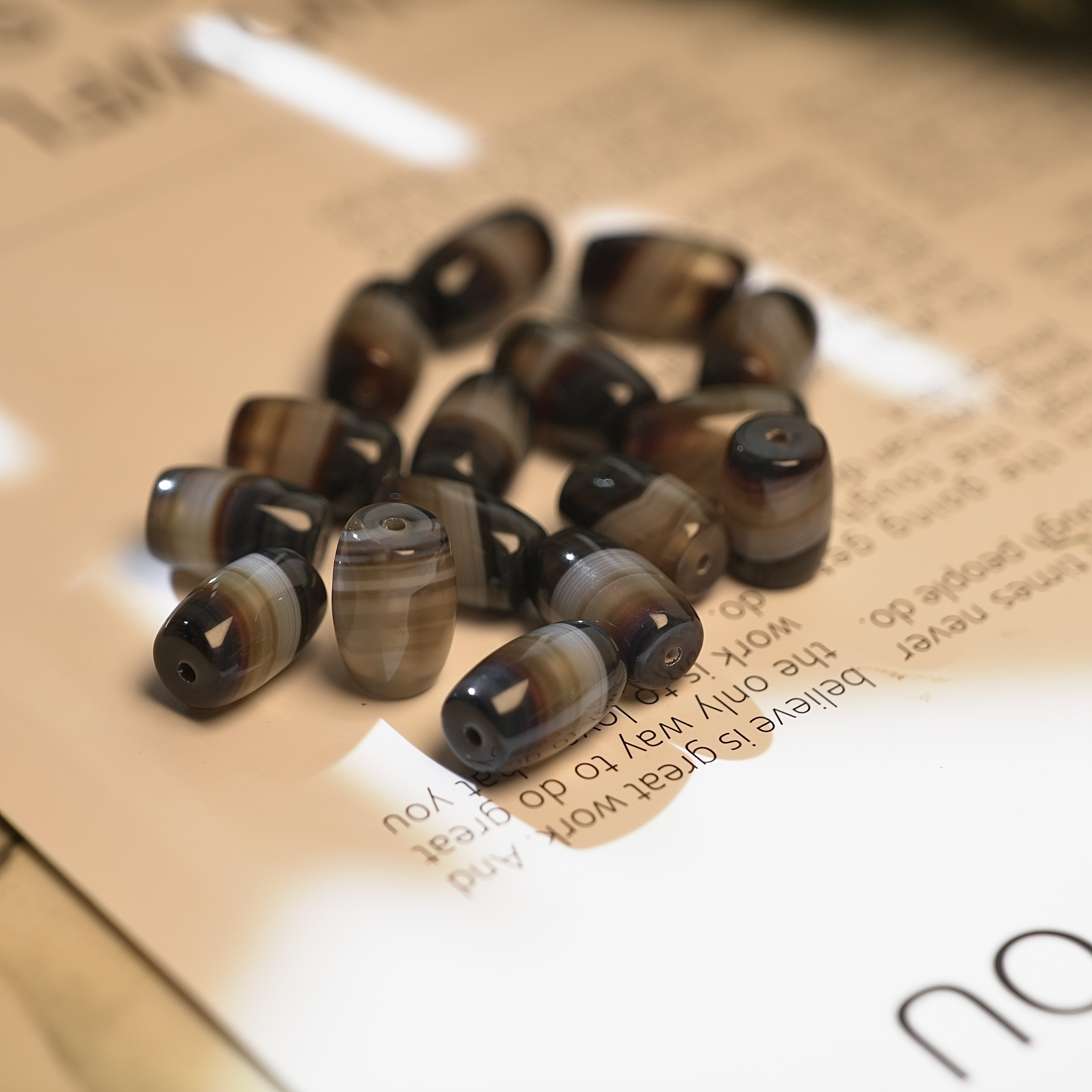 c丝珠玛瑙饰品，对孔14mm左右(多样性发货发其一)拍一发一(0510)