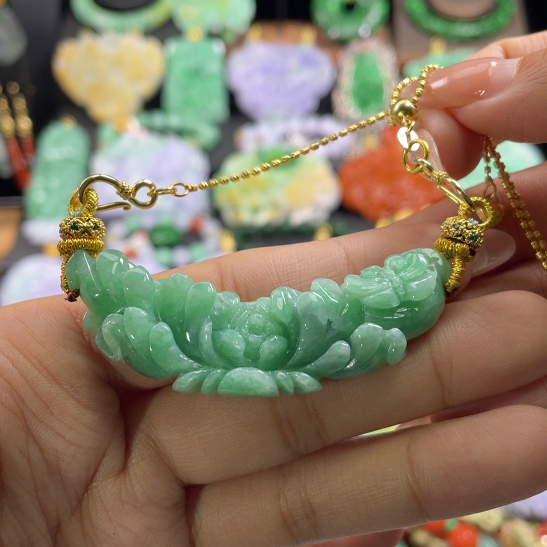 翡翠未镶嵌颈饰待编织