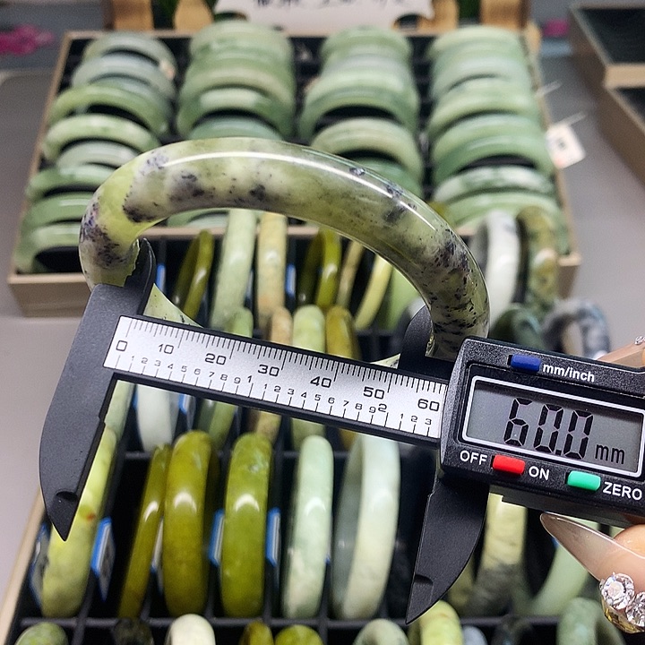 未镶嵌蛇纹石玉手镯120