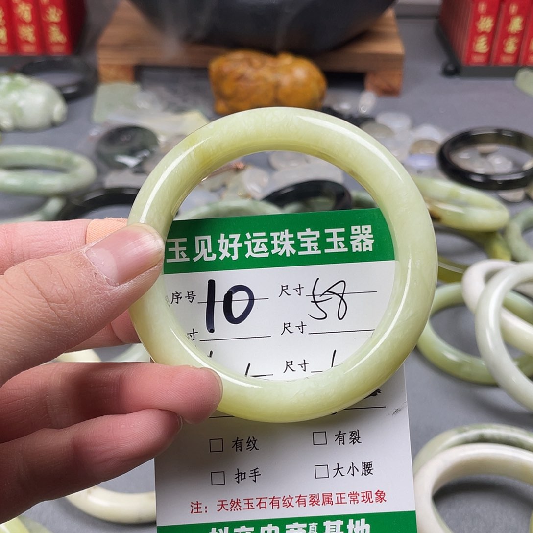 蛇纹石玉手镯未镶嵌