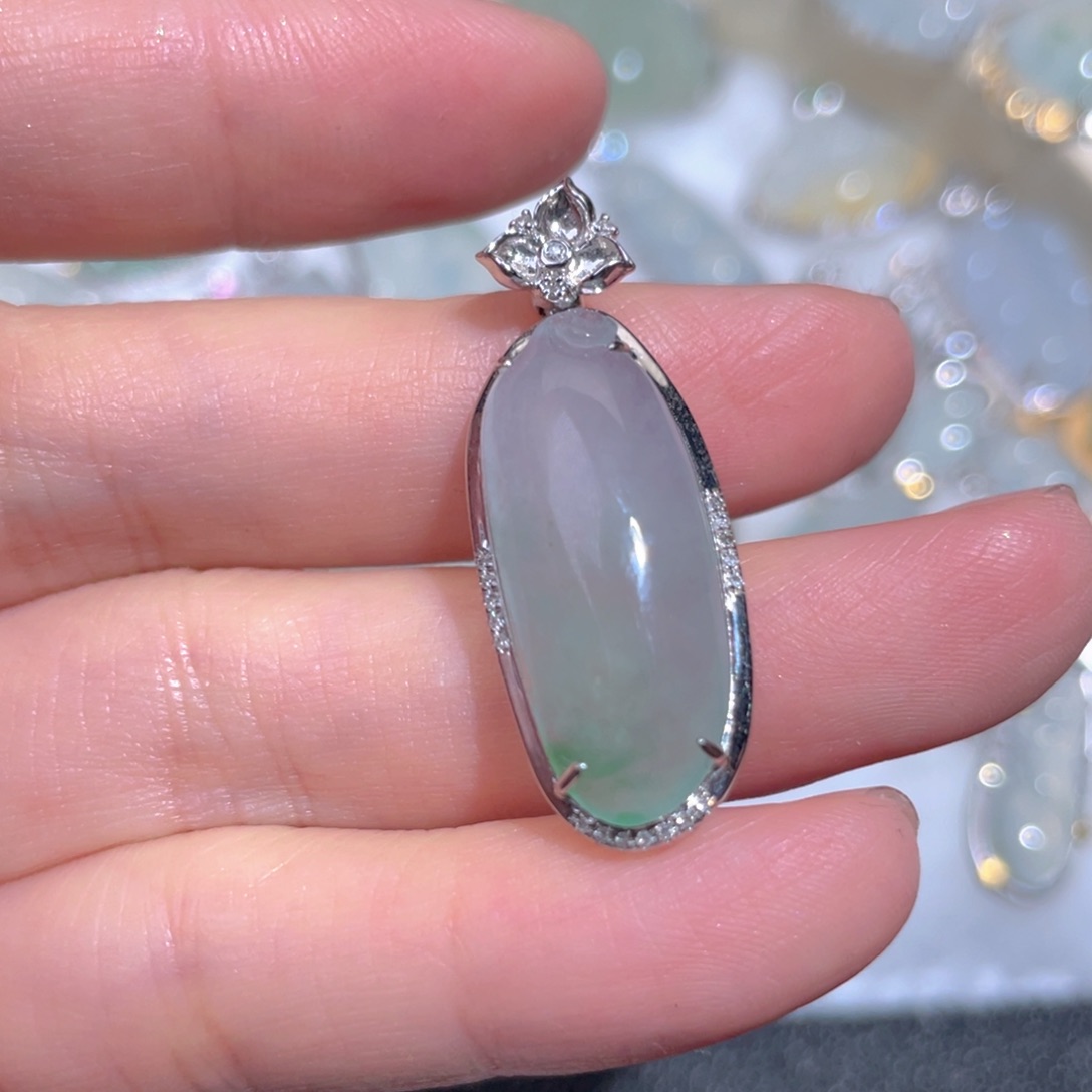 翡翠颈饰18K金镶嵌翡翠