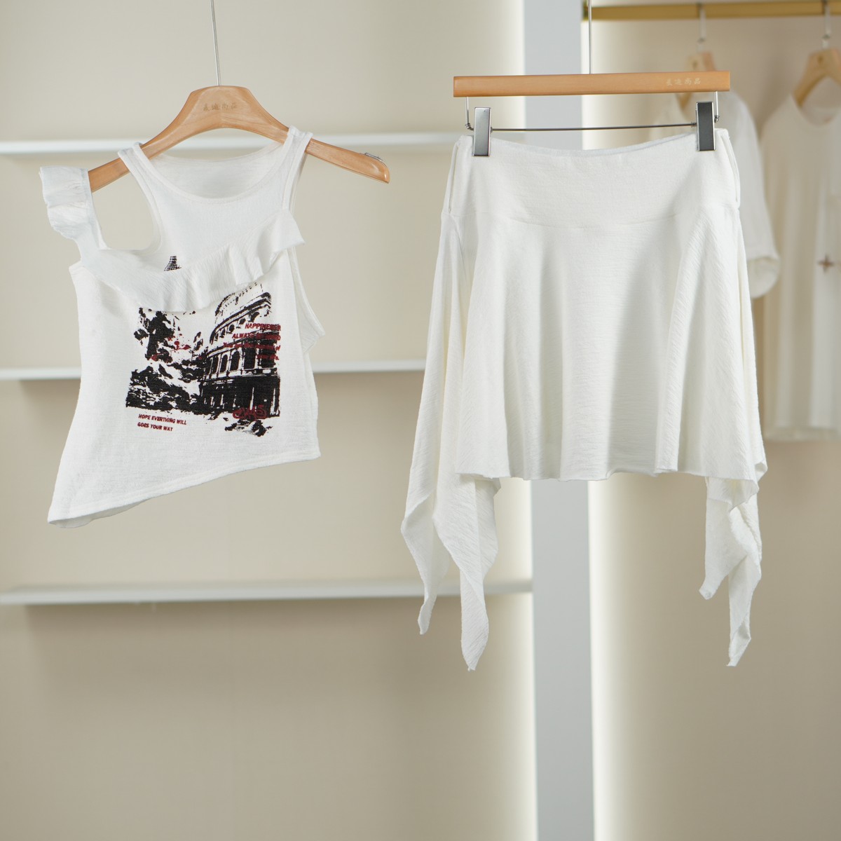 麦迪尚品【文M】51216306 时尚印花上衣短裙套装夏季女品牌折扣