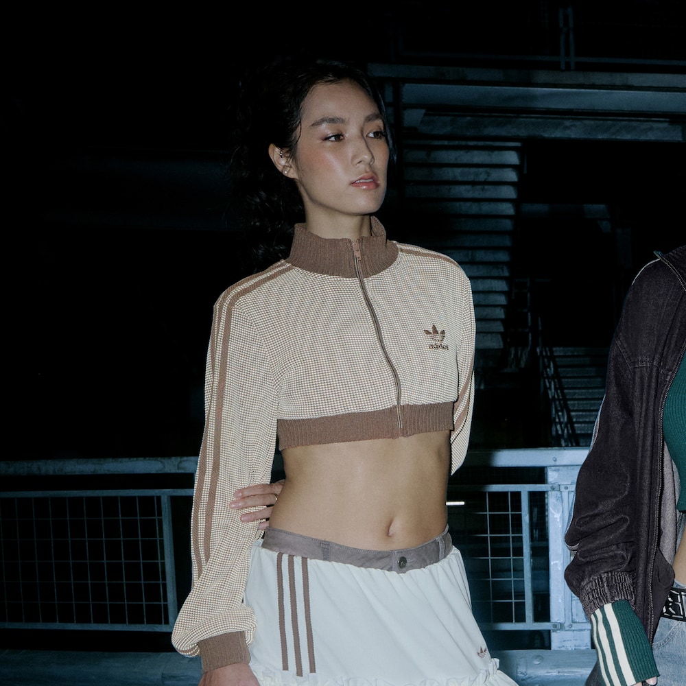 adidas/阿迪达斯七夕女款华夫格短款立领运动修身夹克外套KC2645