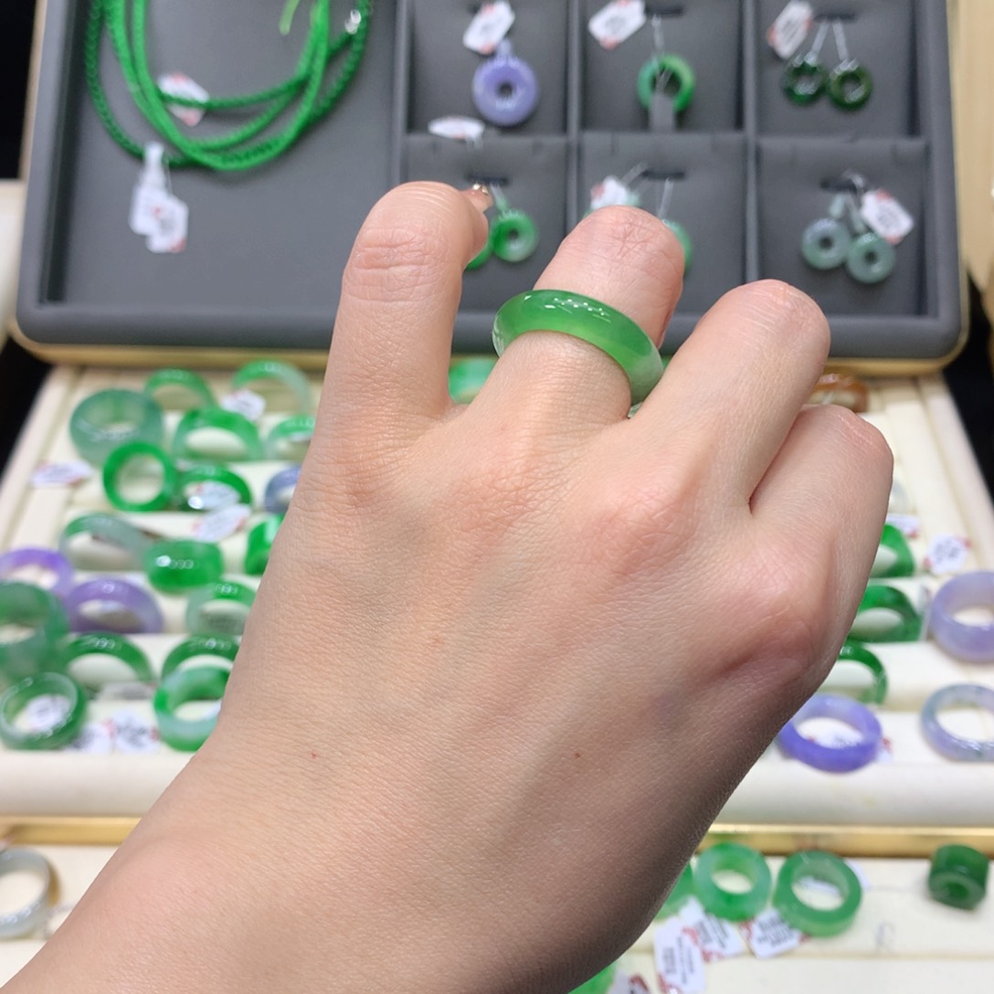 翡翠戒指未镶嵌翡翠