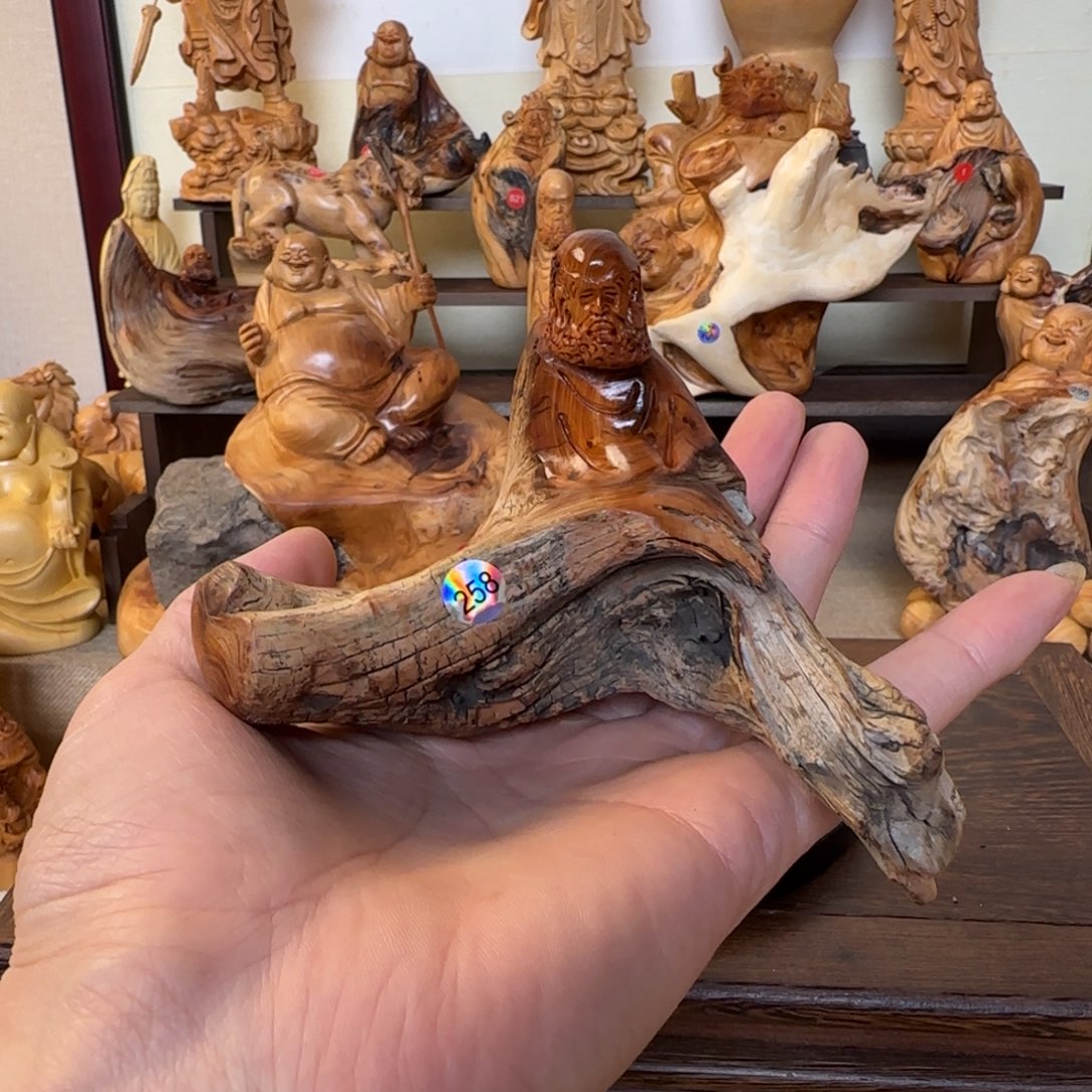 崖柏小木匠艺雕一物一拍