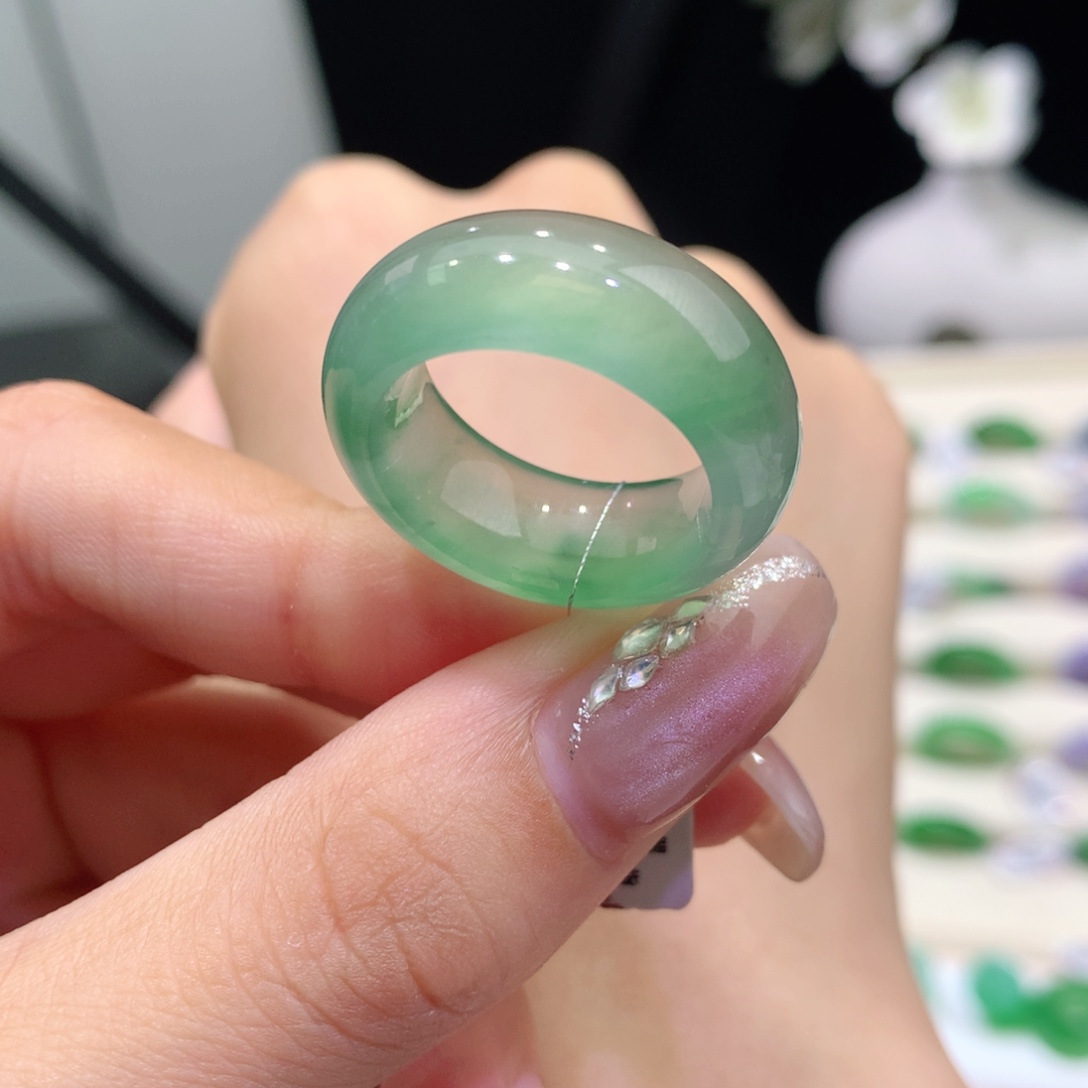 翡翠未镶嵌戒指翡翠