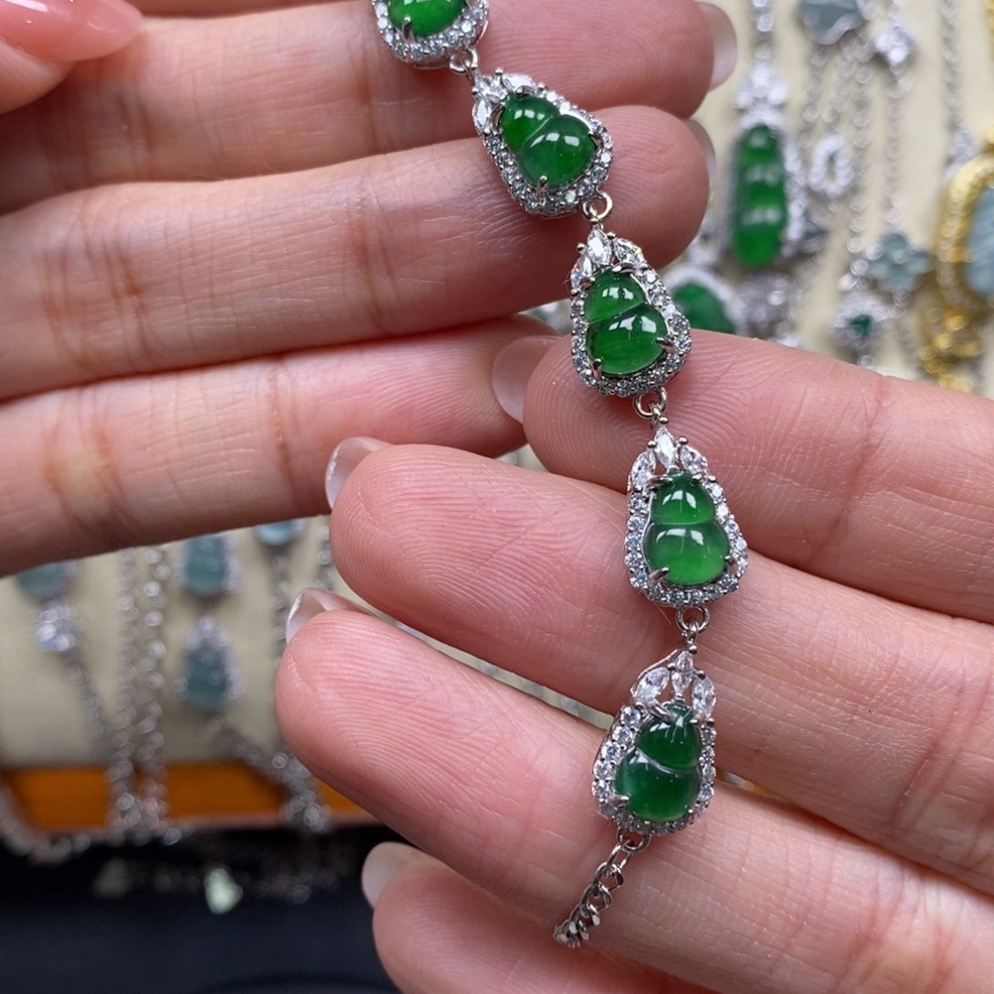 翡翠颈饰未镶嵌翡翠