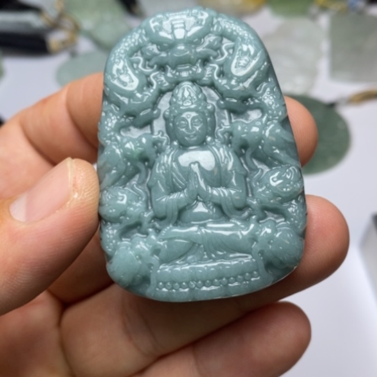 翡翠未镶嵌颈饰翡翠