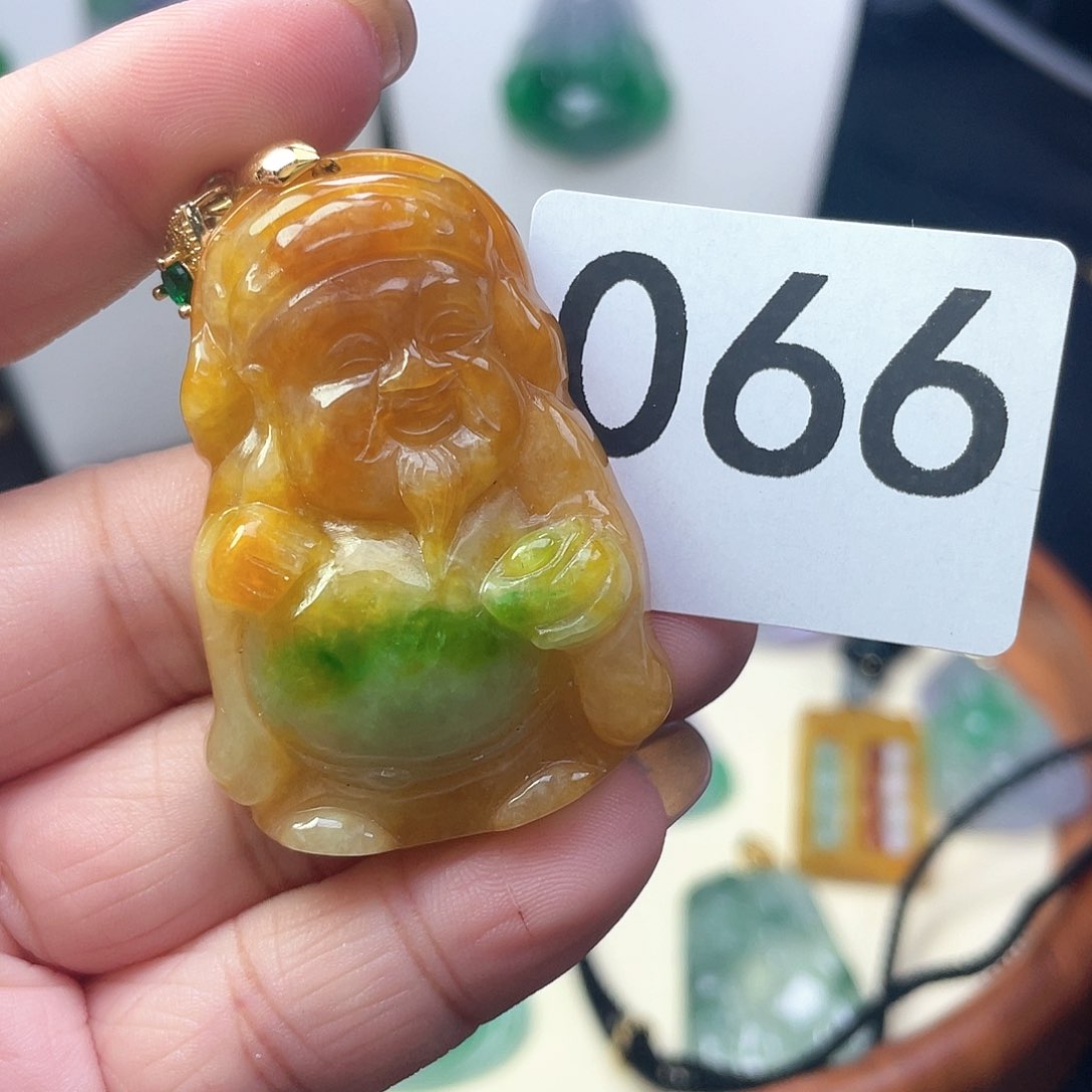 翡翠吊坠(赠链)未镶嵌